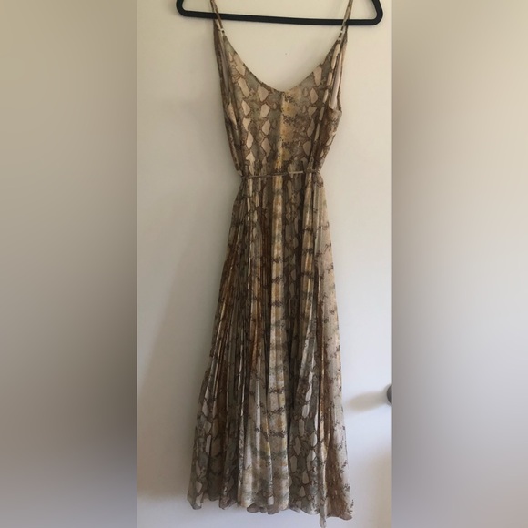 Aritzia Wilfred Beaune Pleated Dress Snakeskin Print - Picture 8 of 11